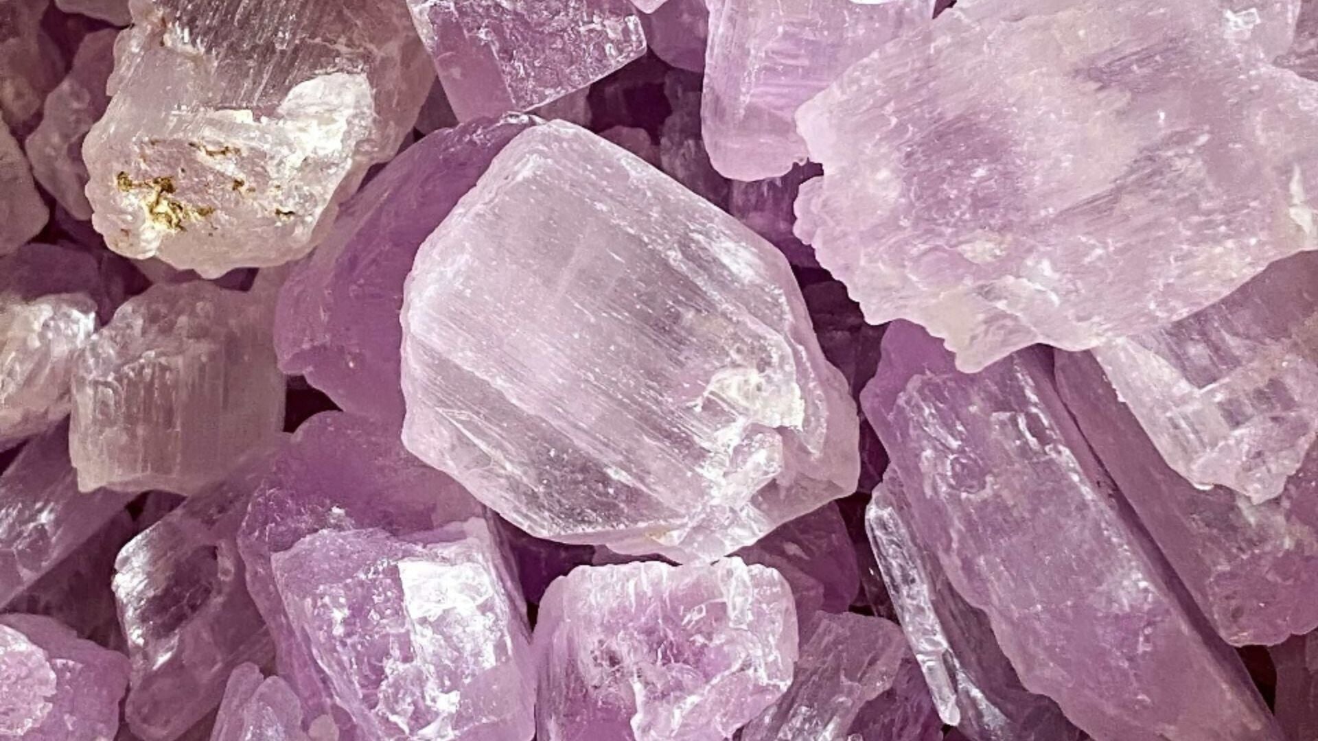 A pile of raw pink kunzite crystals