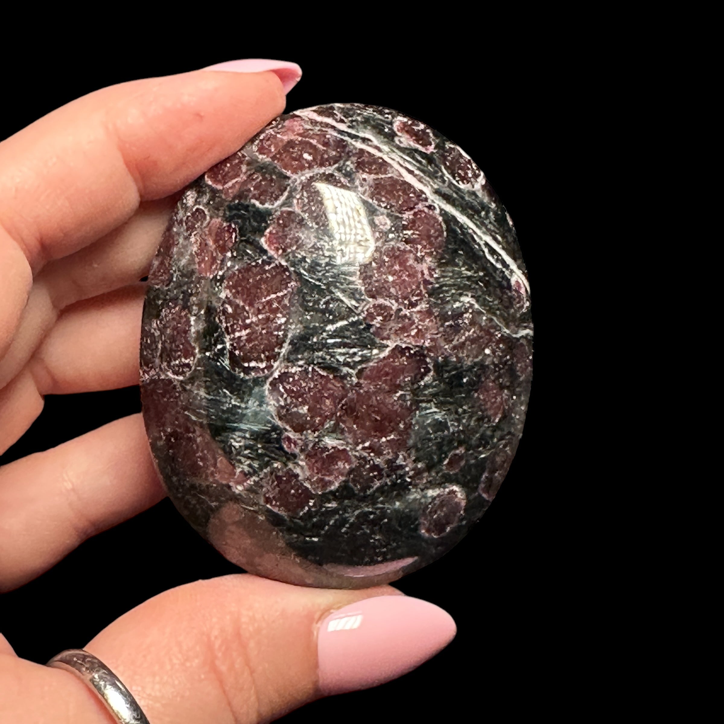 Garnet in Arfvedsonite Palm Stone